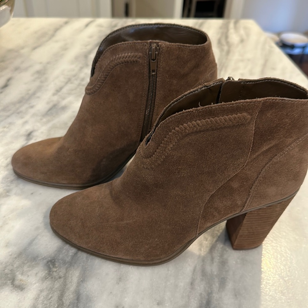 Vince Camuto Seuse Booties - Sz 9